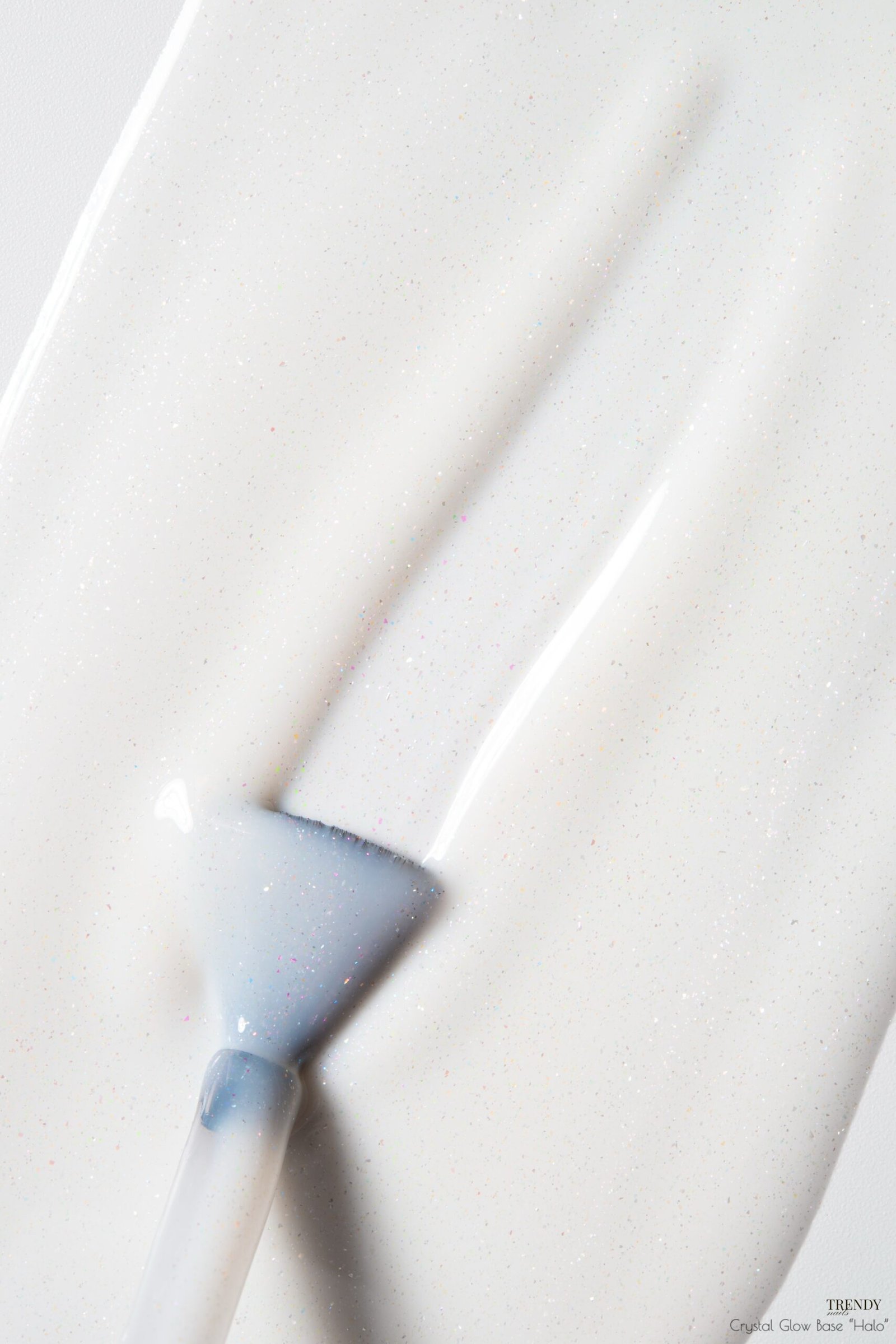 Gelinio lako pagrindas su spalva „Halo”